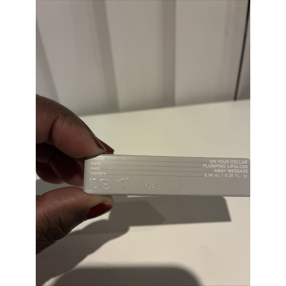 R.E.M. Beauty On Your Collar Plumping Lipgloss Away Message